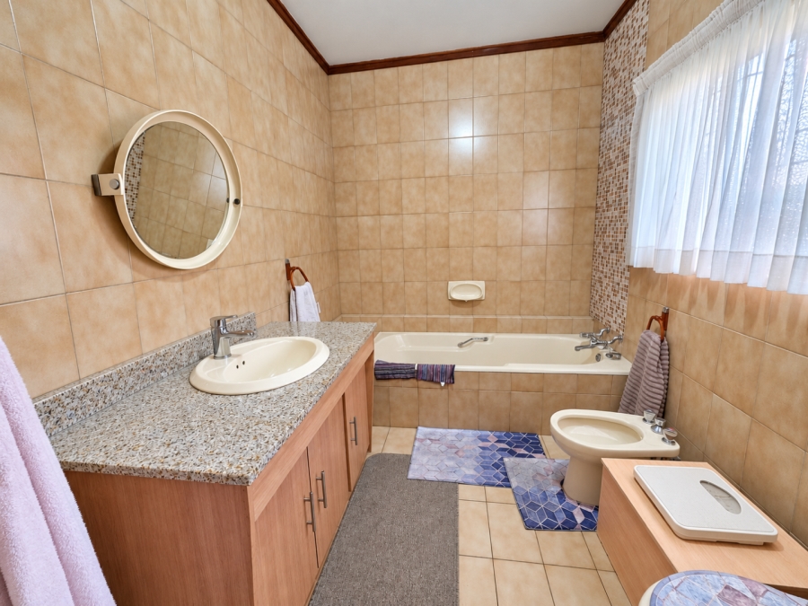 4 Bedroom Property for Sale in Wilkoppies North West